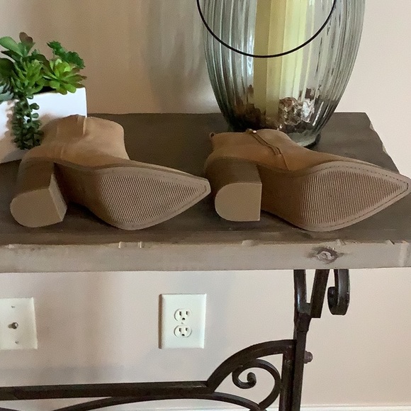 Tan/Natural color ankle boots - Picture 3 of 5